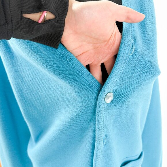 VINTAGE STYLE ELECTRIC BLUE CARDIGAN BUTTON UP *MISSING TOP BUTTON - Picture 7 of 7